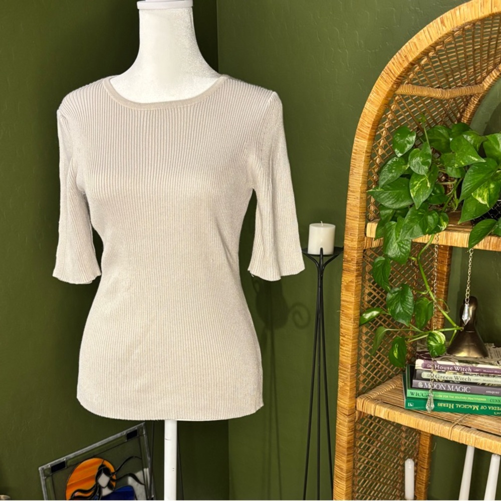 VTG Carmen Marc Valvo Chic Cream Shoulder Cut Out Cool Toned Stretch Ribbed Top